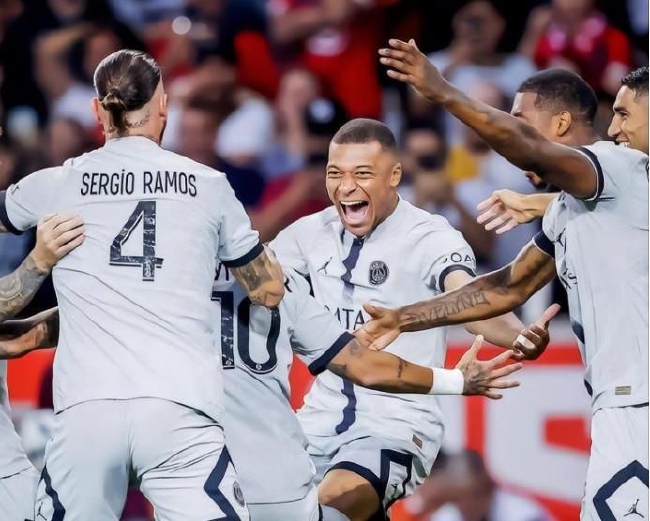  姆巴佩戴帽助巴黎大胜 主教练赛后盛赞其状态  